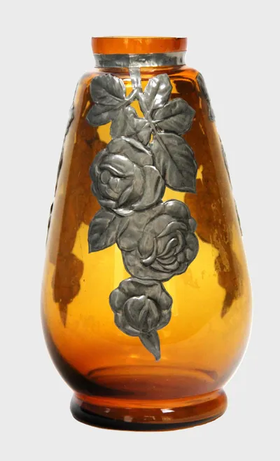 Art décovaas met tinbeslag