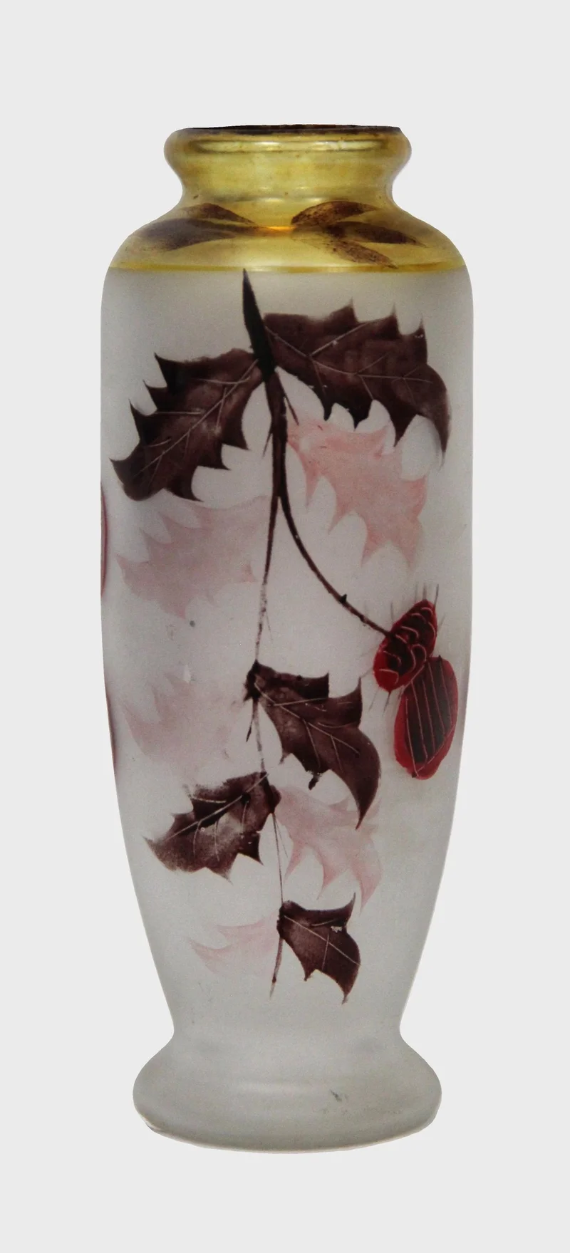 Art nouveau vaas met hulstmotief - Glas › Vazen - €65.00 - Vaas in gematteerd glas, bovenaan een kraag in geel glas en rondom motieven van hulsttakken.
9cm diameter, 24cm hoog
Ca 1900