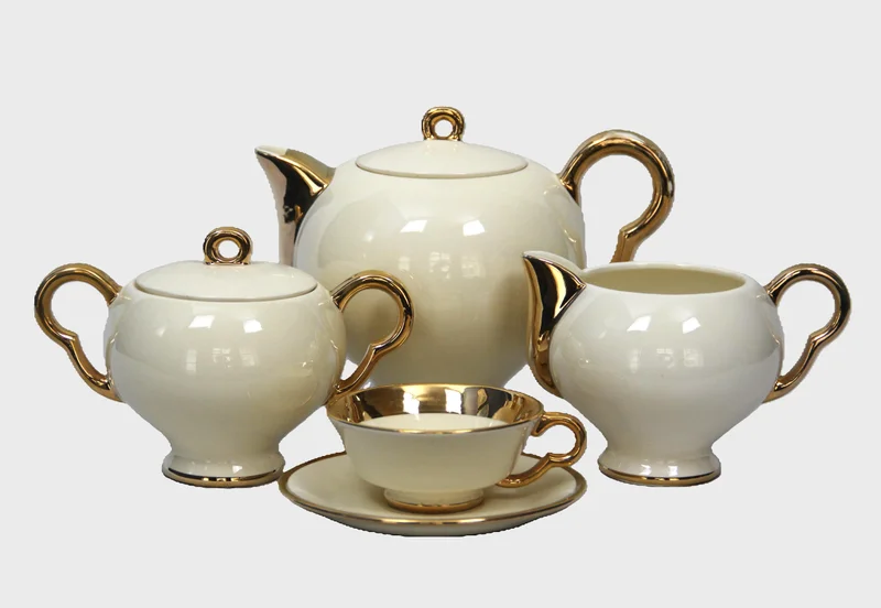 Frans art dèco theeservies - Porselein › Serviesgoed - €160.00 - Porselein theeservies, gemerkt "Magdalithe.
21-delig (9 tassen en ondertassen)
1950-1960