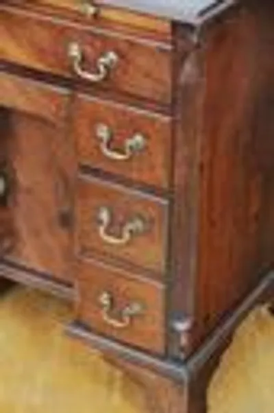 Georgean kneholedesk 18e eeuw thumbnail 4