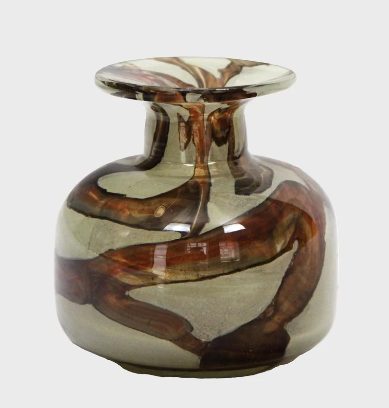 Glazen siervaasje, Schotland - Glas › Vazen - €65.00 - Pâte de verre
Schotse glasblazerij
20e eeuw
diameter 10cm, 14cm hoog