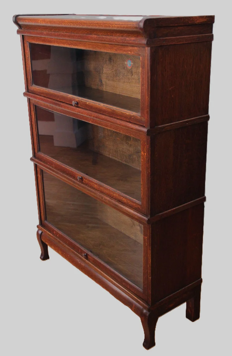 Globe wernick - Meubel › Kasten - €750.00 - Originele, gelabelde, Globe Wernicke drieledige boekenkast in eik.
86 x 30cm; 120cm hoog
ca 1910