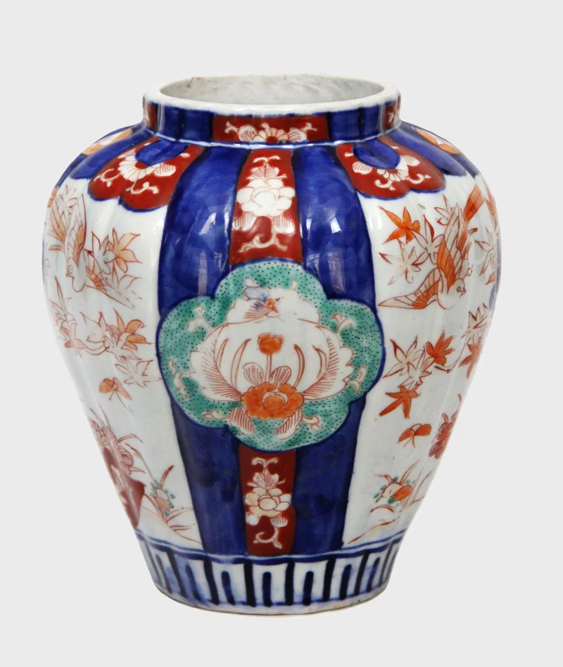 Imari vaas - Porselein › Vazen - €95.00 - 19.5cm hoog, 14cm diameter
Ca 1900