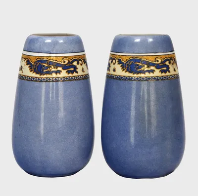 Paar edwardian vaasjes