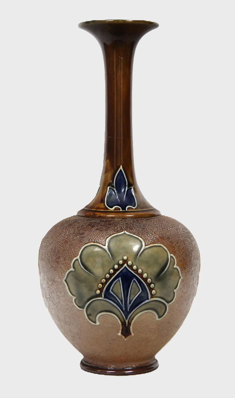 Paar Royal Doulton vazen - Porselein › Vazen - €495.00 - Eén van een paar steelvazen. Gemerkt Royal Doulton.
Datummerk 1902-1936
41cm hoog, 19cm diameter

Prijs voor het paar