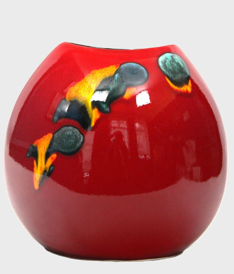 Poole vaas - Porselein › Vazen - €365.00 - Gemerkt Poole
35cm hoog, 17cm breed, 10cm dik
1970-1980