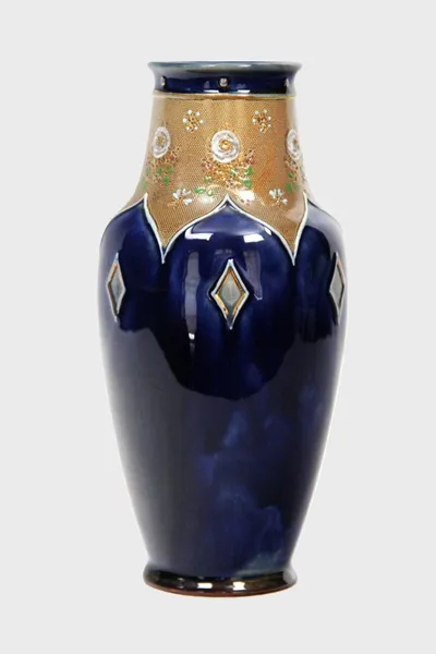 Royal Doulton vaas, één van een paar 