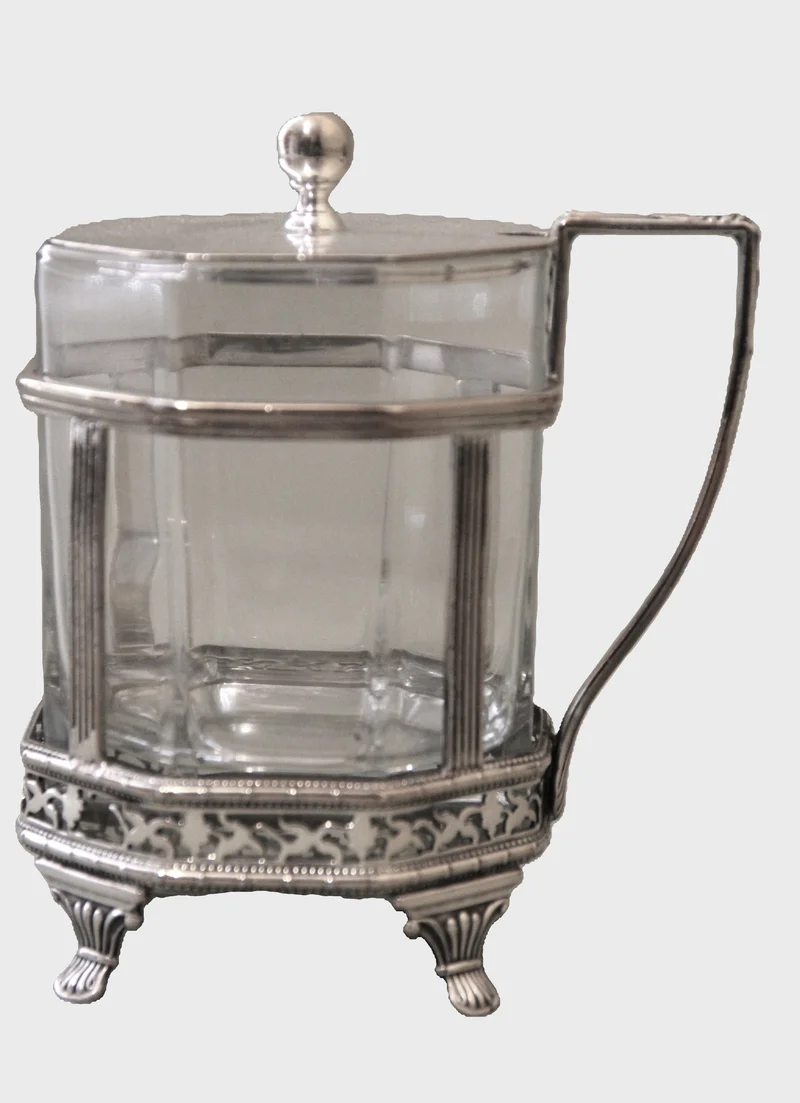 Theeglas in verzilverde houder - Zilver › Serviesgoed - €45.00 - Verzilverde geajoureerde houder.
Gemerkt EPNS  CG&Co
Charles Green, Birmingham 1905 tot 1982
12cm hoog