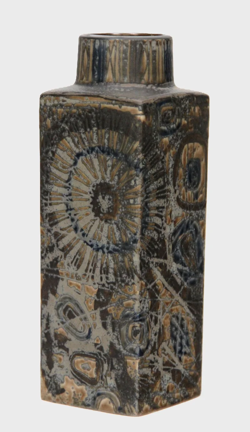 Vaas vintage - Porselein › Vazen - €195.00 - Royal Copenhagen
Ontwerp van Nils Thorsson
23cm hoog
1960-1970