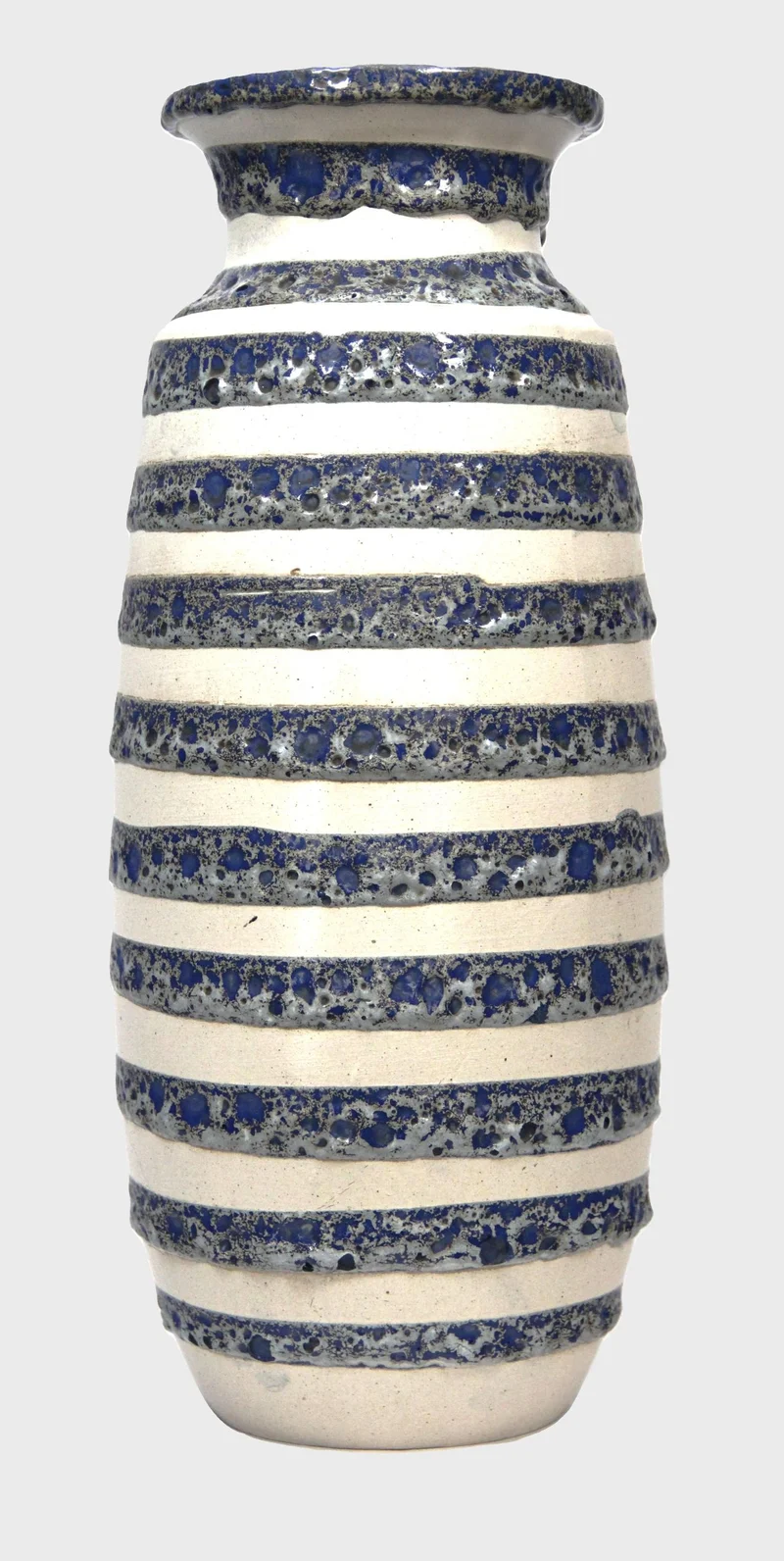 Vaas west germany - Porselein › Vazen - €75.00 - Aardewerk vaas gemerkt West Germany
40cm hoog
1950-1970