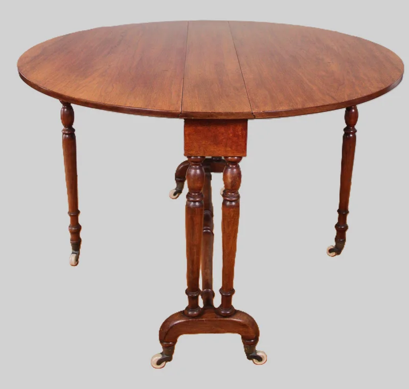 Victoriaanse ronde dropleaftafel - Meubel › Tafels - €550.00 - Mahoniehouten dropleaftafel op originele porseleinen wielen.
114cm diameter, volledig opengeklapt.
19 x 114cm in afgeklapte toestand.
74cm hoog.
Victoriaans tijdperk, ca 1880