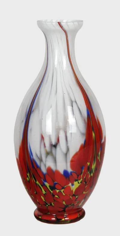 Vintage glazen vaas met rood decor