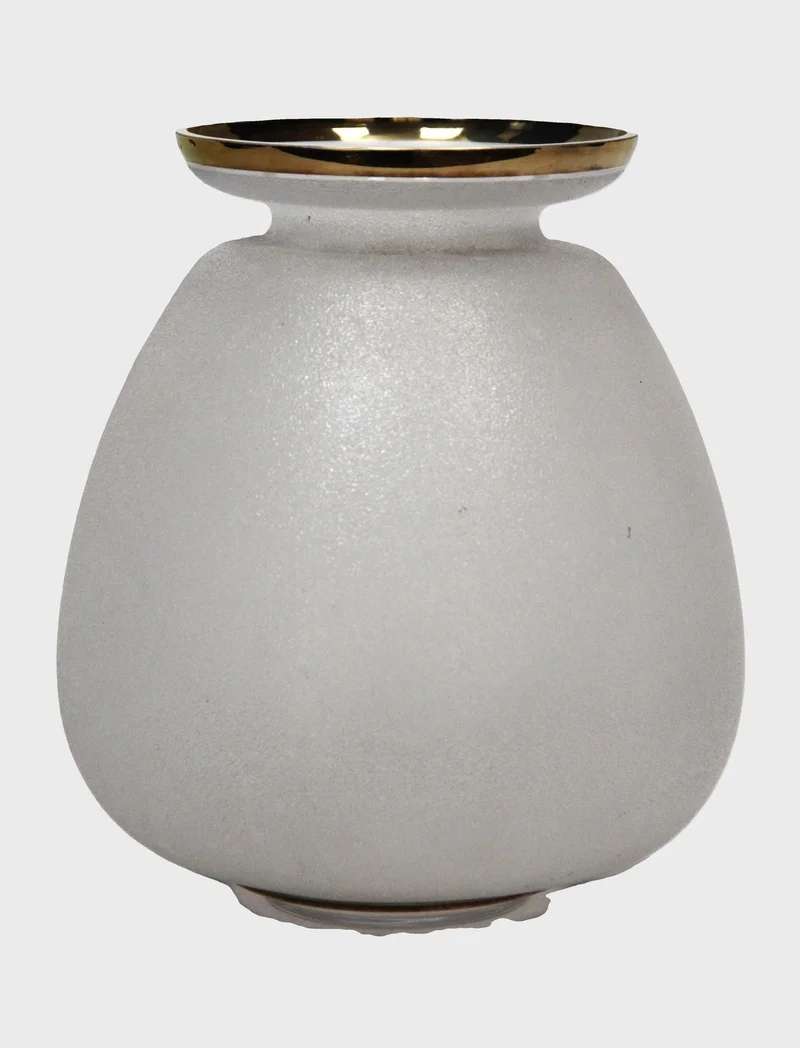 Vintage vaas in gevroren glas - Glas › Vazen - Mat "gevroren" glas met een vergulde bovenrand.
18cm diameter, 21cm hoog

€