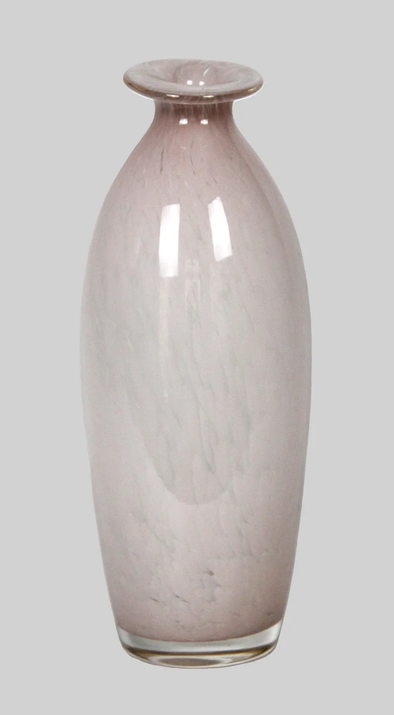 Vintage vaas in rozig glas - Glas › Vazen - €65.00 - Glazen vaas, gemarmerd motief in rozig en een afgeschuinde rand.
Diameter 12cm, 29cm hoog