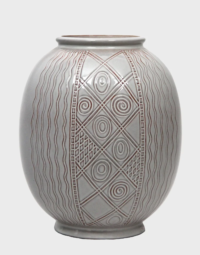 Vintage vaas - Porselein › Vazen - €45.00 - Vaas, gemerkt West Germany
24cm hoog, 13cm diameter
1950-1970