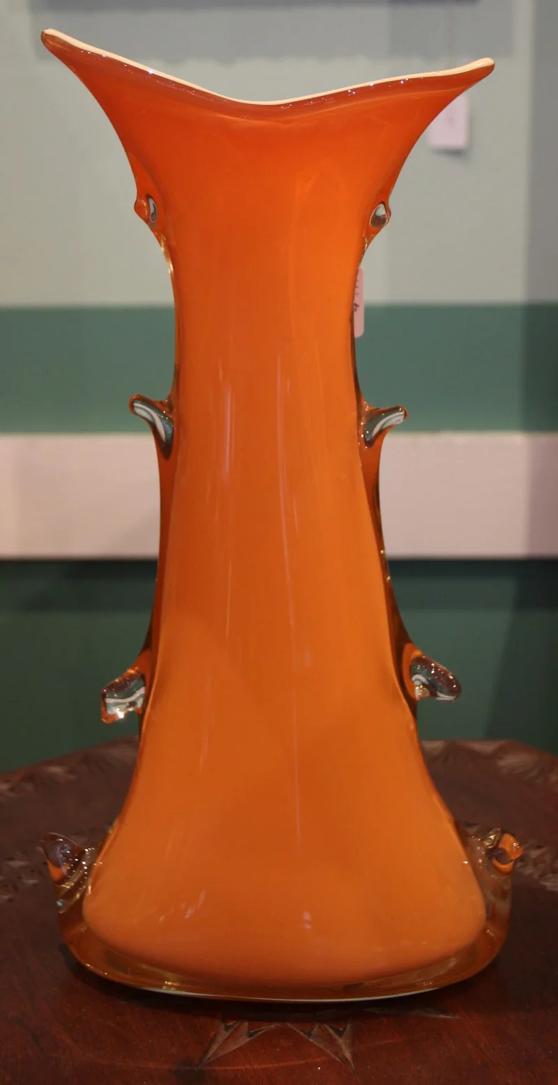 Vintage vaas - Glas › Vazen - €75.00 - Vaas in gekleurd glas.
33cm hoog
1960-1970